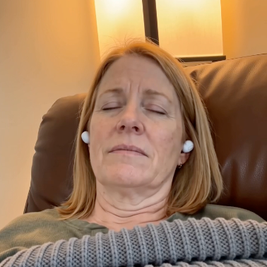 Woman relaxing with Tinnave earbuds